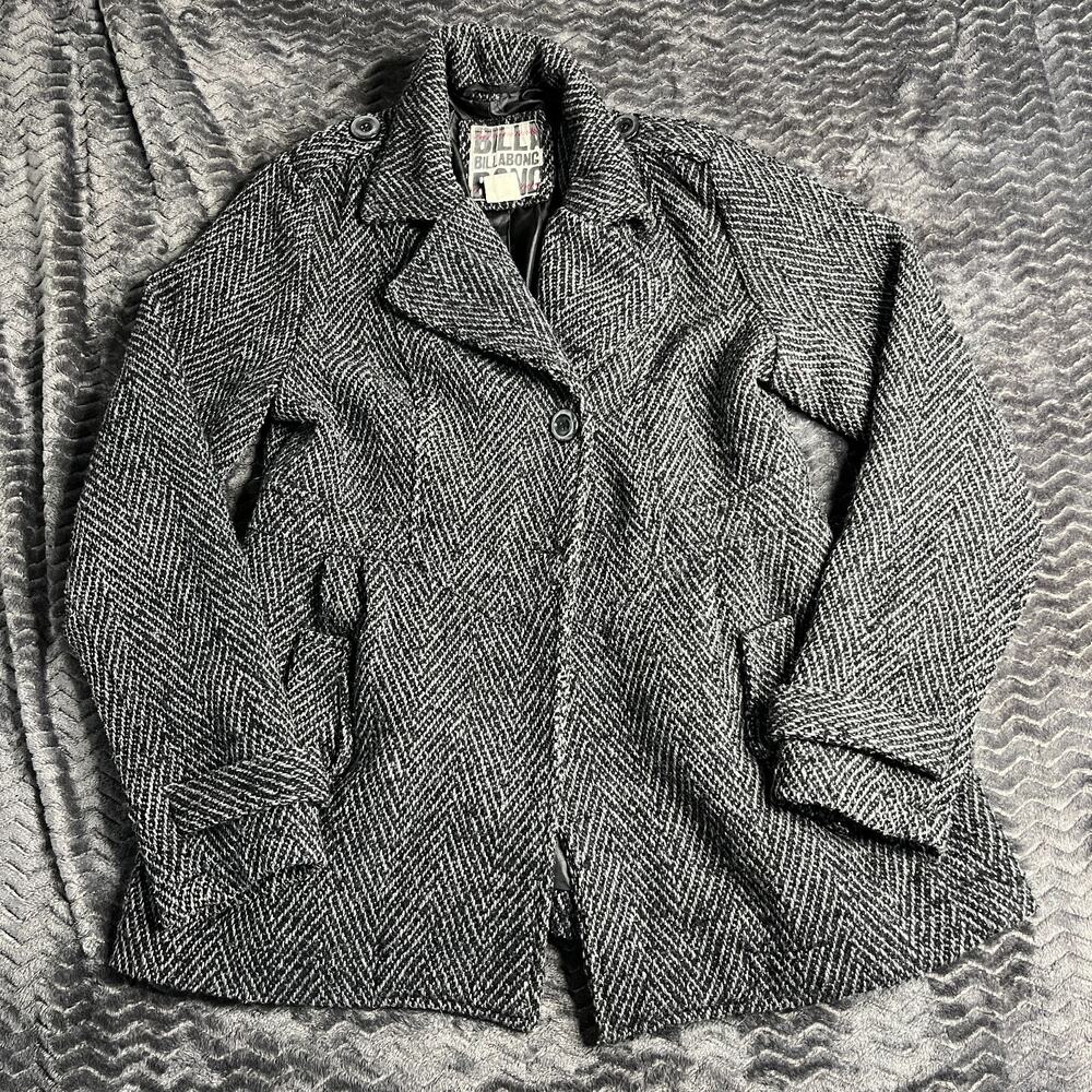 Billabong White and Black knitted Jacket Size XL